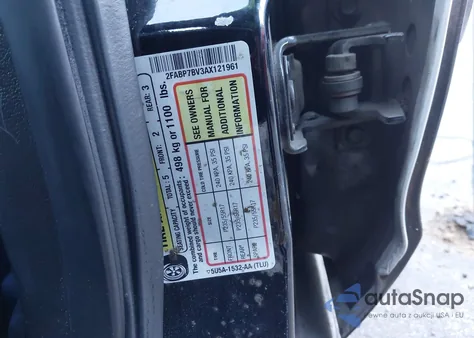 2010 Ford Crown Victoria Police Interceptor z USA, uszkodzony, nr VIN 2FABP7BV3AX121961